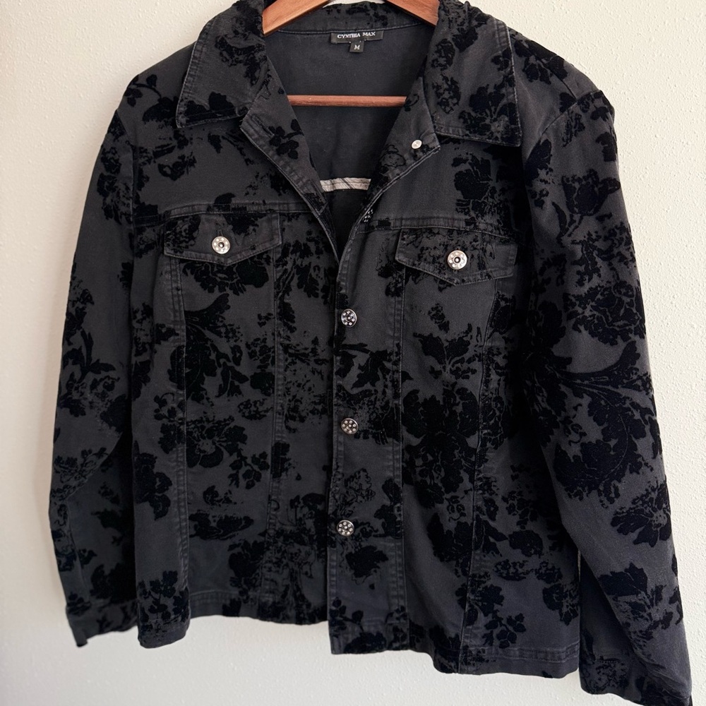 Black Floral Flocked Denim Jacket M Snap Front Statement Jacket - Picture 11 of 11